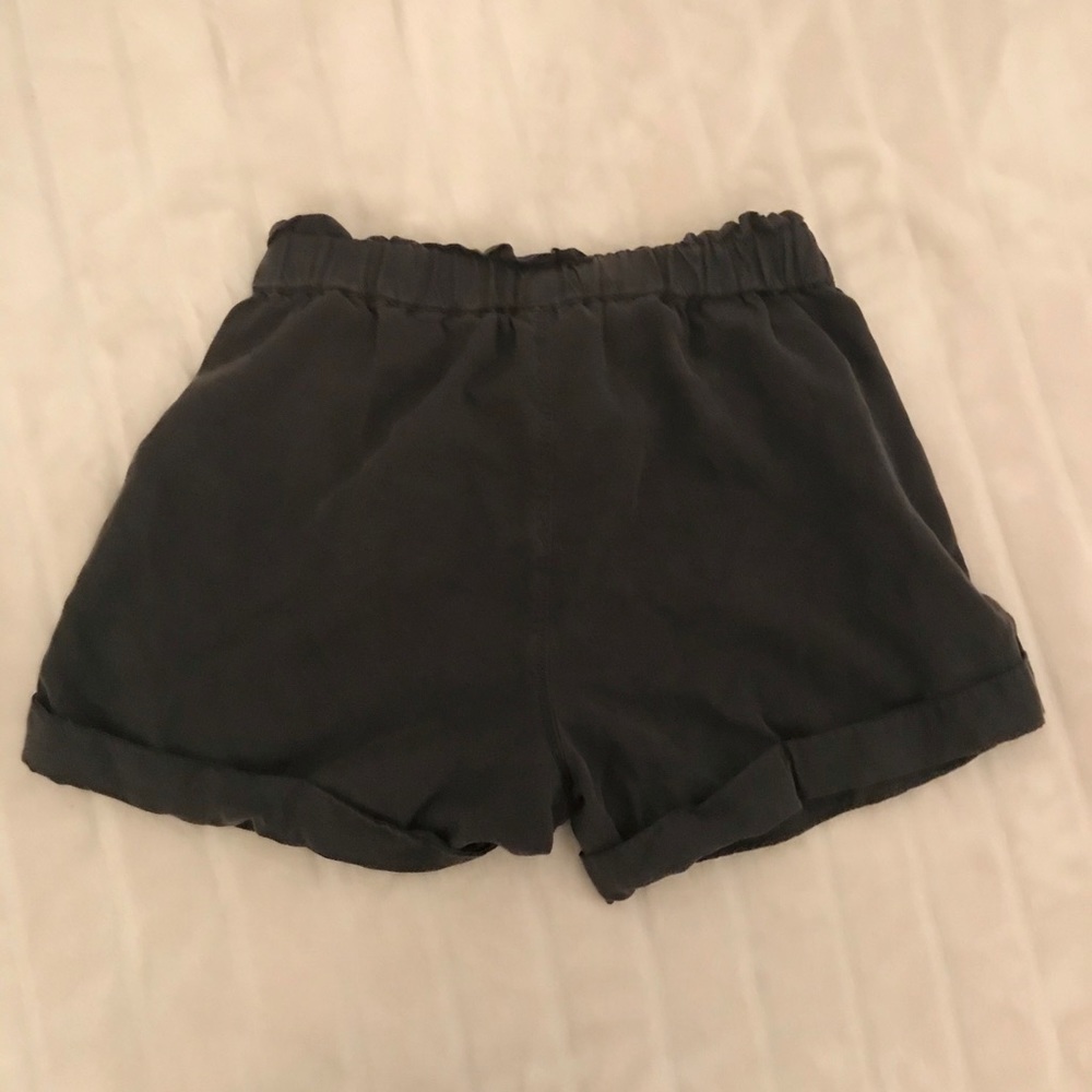 Black Aerie Cargo Shorts - Picture 2 of 3